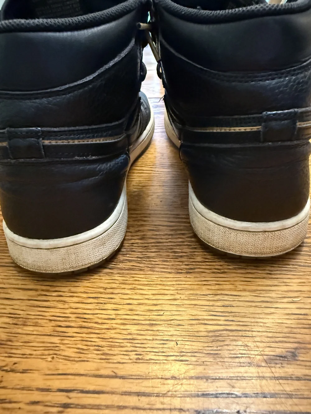 Air Jordan 1 Mid OG Shoes Mens Size 10.5 Retro 555088-031 Nike Basketball